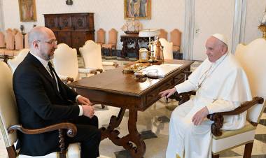 DURANTE UNA REUNIÓN, ESTE JUEVES EL PAPA RECIBIÓ A PREMIER UCRANIANO PARA HABLAR DE “CONSOLIDACIÓN DE LA PAZ”