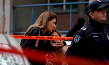 MASACRE EN SERBIA: ADOLESCENTE ASESINÓ A OCHO ALUMNOS Y A UN GUARDIA EN UNA ESCUELA DE BELGRADO