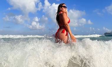 “ANDO CON GANAS”, CONFESÓ Y LUCIÓ SUS EXUBERANTES CURVAS EN TRAJE DE BAÑO