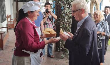 EL RECONOCIDO ORFEBRE PALLAROLS SE DELEITÓ CON LAS EMPANADAS FAMAILLENSES EN TUCUMÁN