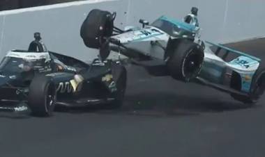 VIDEO: CUANDO VENÍA HACIENDO UNA EXCELENTE CARRERA Y SOBRE EL FINAL, CANAPINO ABANDONÓ EN LAS 500 DE INDIANÁPOLIS TRAS UN CHOQUE