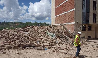 SE DERRUMBÓ UN EDIFICIO DE 5 PLANTAS EN EL CENTRO DE UNA CIUDAD EN ESPAÑA