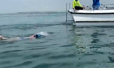 AILEN MICAZ, LA PRIMERA RIONEGRINA EN CRUZAR A NADO EL CANAL DE LA MANCHA