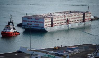 BIBBY STOCKHOLM ES EL NOMBRE DE LA BARCAZA QUE EL REINO UNIDO USARÁ COMO CÁRCEL FLOTANTE PARA LOS MIGRANTES QUE LLEGUEN A ESE PAÍS