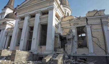 UCRANIA: DOS PERSONAS MURIERON, VARIAS RESULTARON HERIDAS Y UNA CATEDRAL ORTODOXA QUEDÓ DESTRUIDA