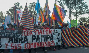 PUEBLOS INDÍGENAS INTEGRANTES DEL "TERCER MALÓN DE LA PAZ" LLEGAN A LA CIUDAD DE BUENOS AIRES