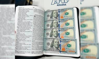 SANTA ENCOMIENDA: DESCUBRIERON 17.000 DÓLARES OCULTOS EN BIBLIAS QUE ENVIABAN A ESTADOS UNIDOS