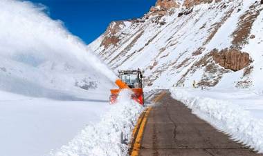 ESTE SÁBADO REABRIÓ EL PASO INTERNACIONAL CRISTO REDENTOR TRAS DOS DÍAS CERRADO POR LA NIEVE