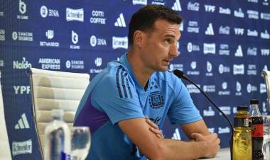 SCALONI AFIRMÓ ANTES DEL PARTIDO DE ARGENTINA, QUE "SI MESSI ESTÁ BIEN, VA A JUGAR"