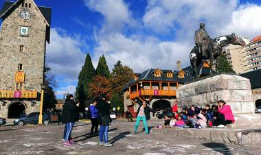 FERIADO XXL: CON EL IMPULSO DEL PREVIAJE VIAJARON 1,5 MILLONES DE TURISTAS Y GASTARON $111.000 MILLONES