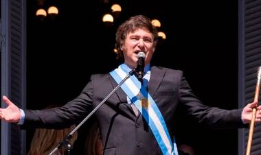 MILEI ANTICIPÓ QUE LANZARÁ NUEVAS MEDIDAS TRAS EL DNU: “ES UNA PREDOLARIZACIÓN” Y TAMBIÉN SE REFIRIÓ A LOS “CACEROLAZOS”