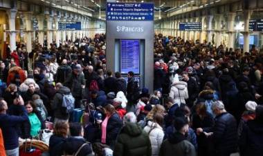 INUNDACIONES EN INGLATERRA: CANCELAN SERVICIOS DE TRENES ENTRE LONDRES Y EL CONTINENTE EUROPEO