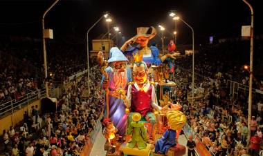 BRILLO Y COLOR: COMIENZA ESTE SÁBADO EL CARNAVAL DE GUALEGUAYCHÚ