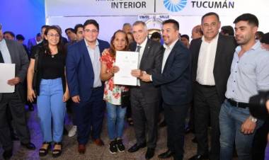 ENTREGA DE 540 ESCRITURAS A FAMILIAS EN TUCUMÁN