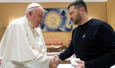 A DOS AÑOS DEL INICIO DE LA GUERRA: EL PAPA FRANCISCO SOLICITÓ A UCRANIA “IZAR LA BANDERA BLANCA” PARA NEGOCIAR LA PAZ