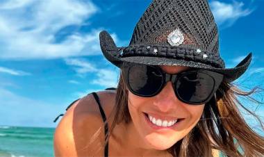 SE MOSTRÓ PAMPITA EN MICROBIKINI ROJO FUEGO DESDE UN LUJOSO HOTEL