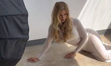 LUCIÓ UN VESTIDO BLANCO TRANSLÚCIDO Y LENCERÍA AL TONO A LA VISTA