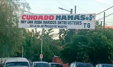 PASACALLE FRENTE A UNA ESCUELA ADVIERTE A LAS MAMÁS SOBRE LA “ROBA MARIDOS”