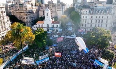 MULTITUDINARIA MARCHA FEDERAL EN DEFENSA DE LA UNIVERSIDAD PÚBLICA EN BUENOS AIRES Y SE REPLICÓ EN TODO EL PAÍS