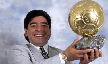 BUSCAN FRENAR LA SUBASTA DEL BALÓN DE ORO DE MARADONA: "ES UN OBJETO ROBADO"