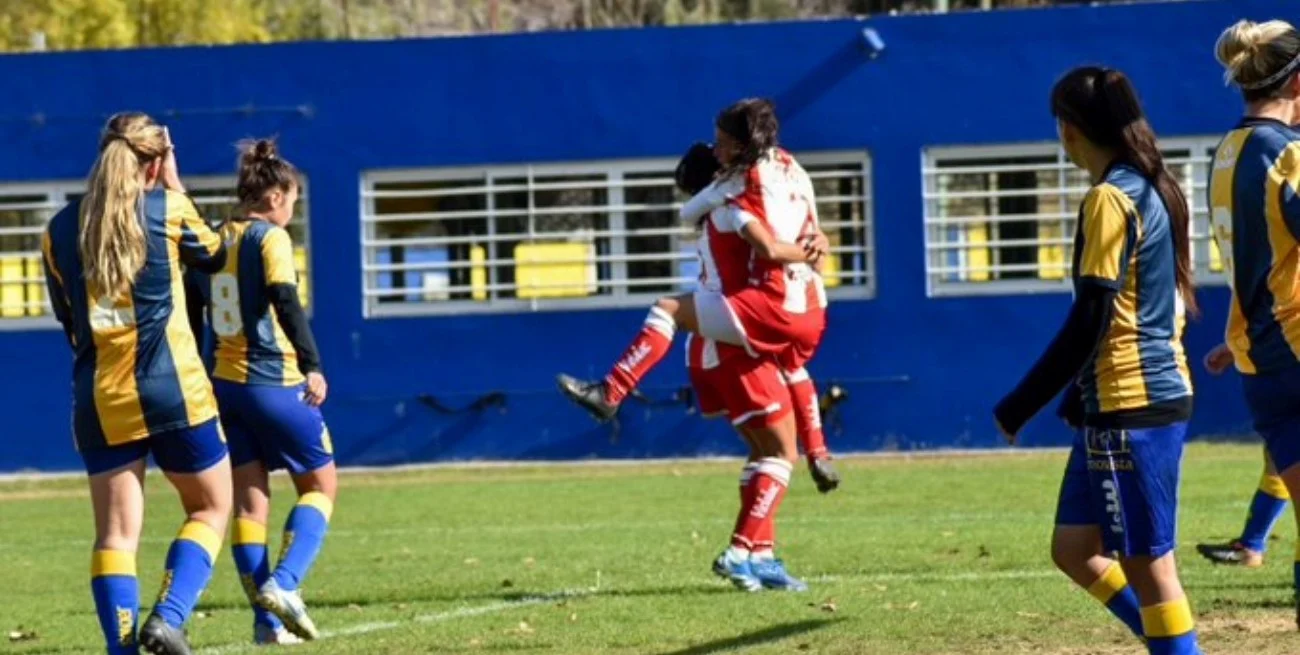 EN LA PRIMERA B DEL FÚTBOL FEMENINO NACIONAL, TALLERES (CÓRDOBA) Y UNIÓN (SANTA FE) SIGUEN AFIANZANDO SUS LIDERAZGOS