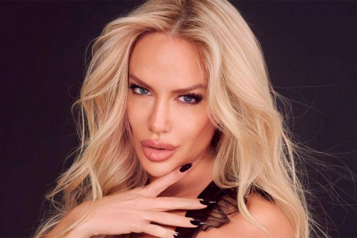 LUCIANA SALAZAR LUCIÓ UN CONJUNTO AL LÍMITE DE LA CENSURA