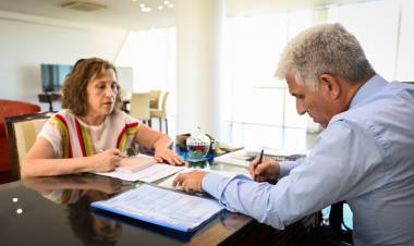 EL GOBERNADOR DE SAN LUIS FIRMÓ EL DECRETO DE LICITACIÓN PARA SUMAR 26 AMBULANCIAS DE MEDIANA Y ALTA COMPLEJIDAD