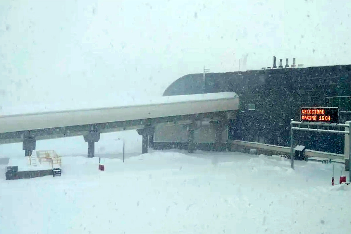 BAJO NIEVE: IMPACTANTES IMÁGENES DEL PASO CRISTO REDENTOR EN MENDOZA QUE SIGUE CERRADO