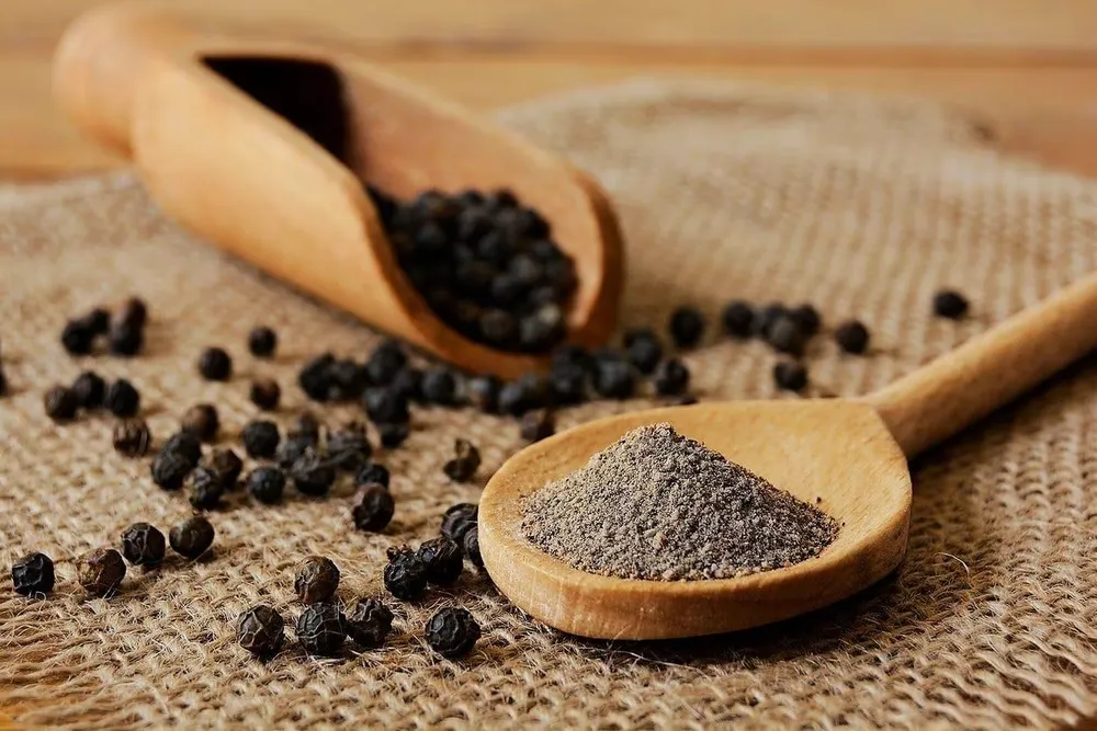 LA PIMIENTA NEGRA Y SUS 7 BENEFICIOS PARA LA SALUD QUE QUIZÁS NO CONOCÍAS