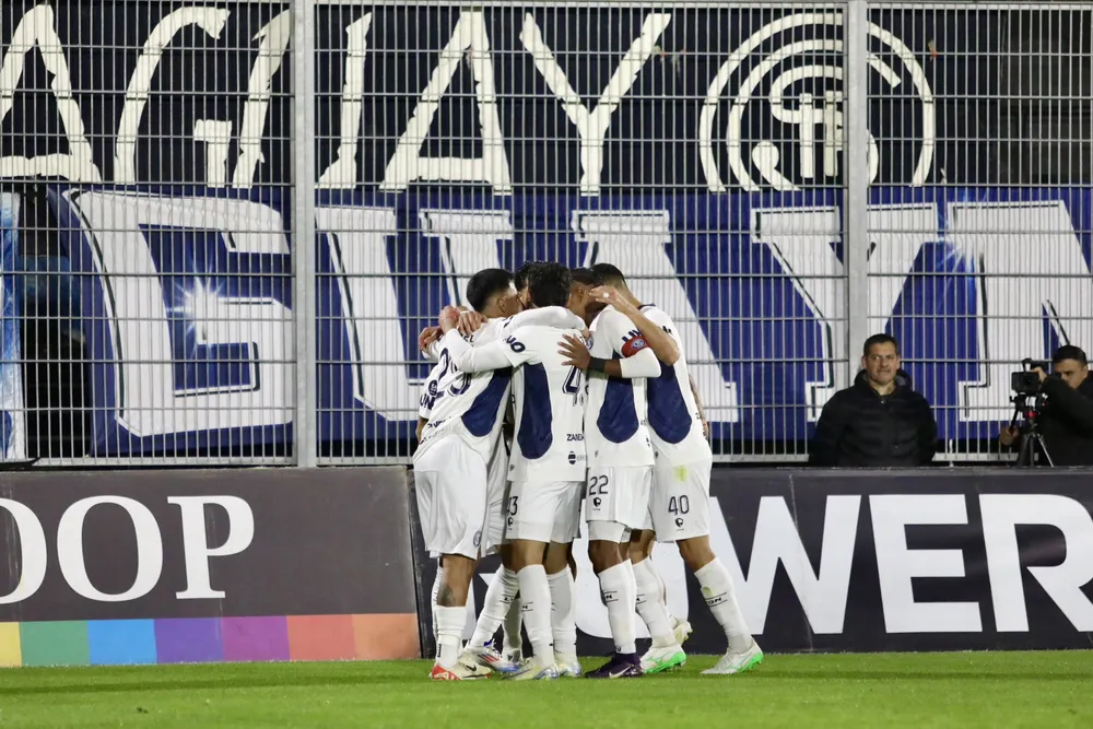 INDEPENDIENTE RIVADAVIA HIZO HISTORIA Y ESTÁ EN SEMIFINALES DE LA COPA ARGENTINA