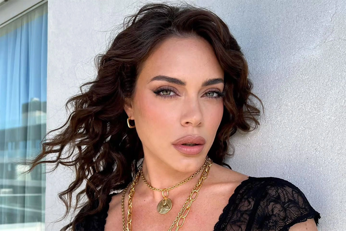 EMILIA ATTIAS DESMINTIÓ RUMORES DE EMBARAZO CON UN IRÓNICO POSTEO