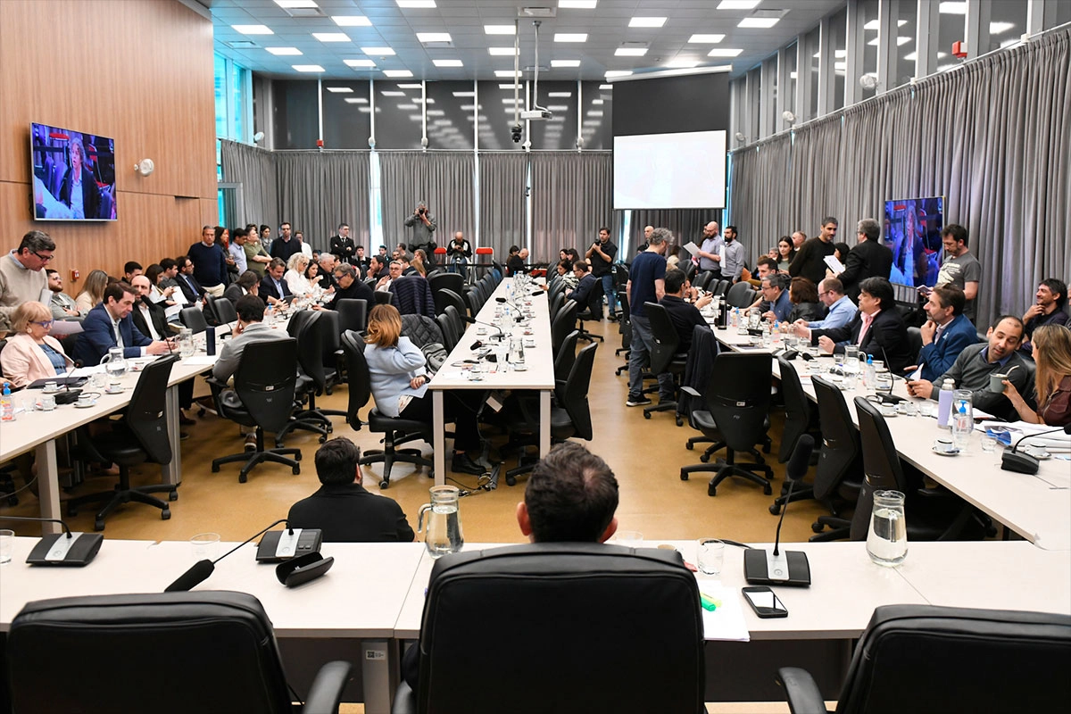 $LIBRA: DIPUTADOS CITA A FUNCIONARIOS Y ALLEGADOS DE JAVIER MILEI