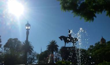 SAN LUIS: MARTES CON CIELO DESPEJADO, 25° DE MÁXIMA Y VIENTO FUERTE