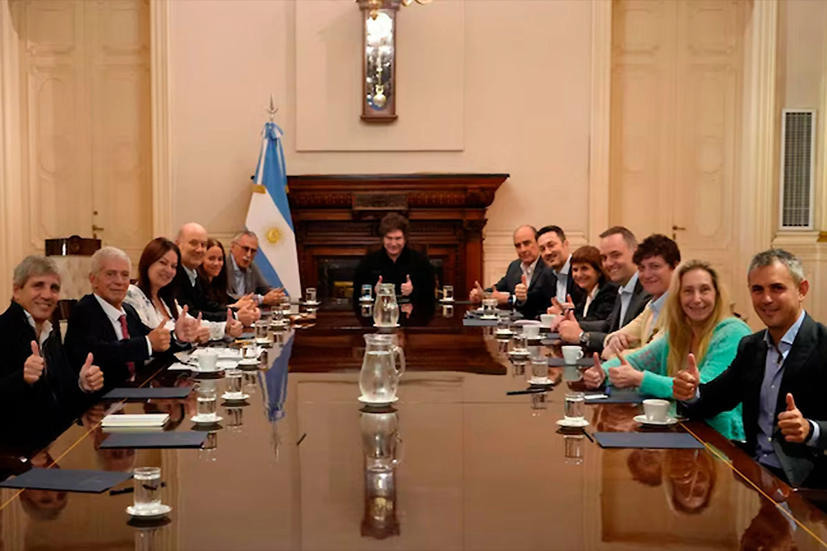 MILEI REÚNE A SU GABINETE PARA DEFINIR ESTRATEGIA CON LAS PROVINCIAS