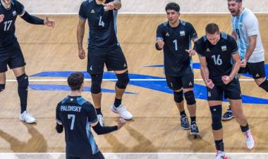 ARGENTINA DEBUTÓ EN EL MUNDIAL DE VÓLEY CON REMONTADA ANTE FINLANDIA