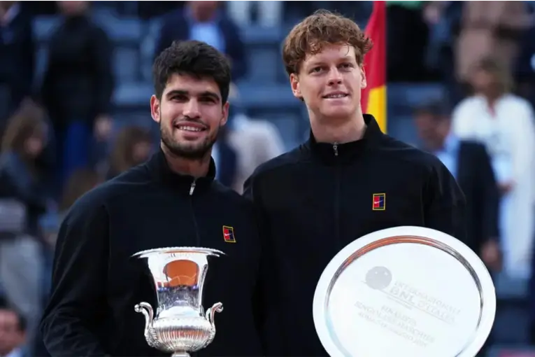 TENIS: ALCARAZ COMENZARÁ 2026 COMO NÚMERO 1, PERO SINNER AMENAZA SU LIDERAZGO