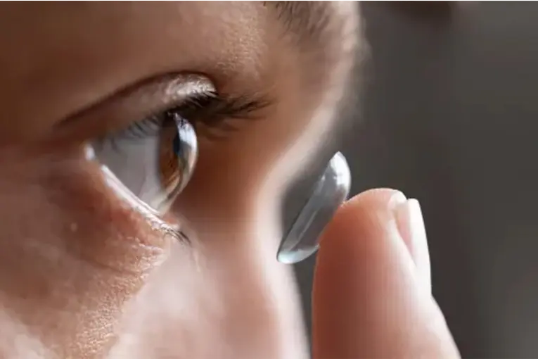 ALERTAN POR EL USO DE LENTES DE CONTACTO DE FANTASÍA SIN REGISTRO SANITARIO EN ARGENTINA