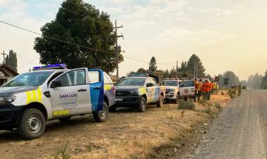 BOMBEROS Y BRIGADISTAS DE SAN LUIS COMBATEN INCENDIOS FORESTALES EN CHUBUT