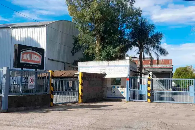 Lumilagro dejó de fabricar termos de vidrio tras 83 años y produce en China