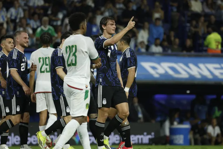 Argentina venció 2-1 a Mauritania en La Bombonera con goles de Enzo y Paz