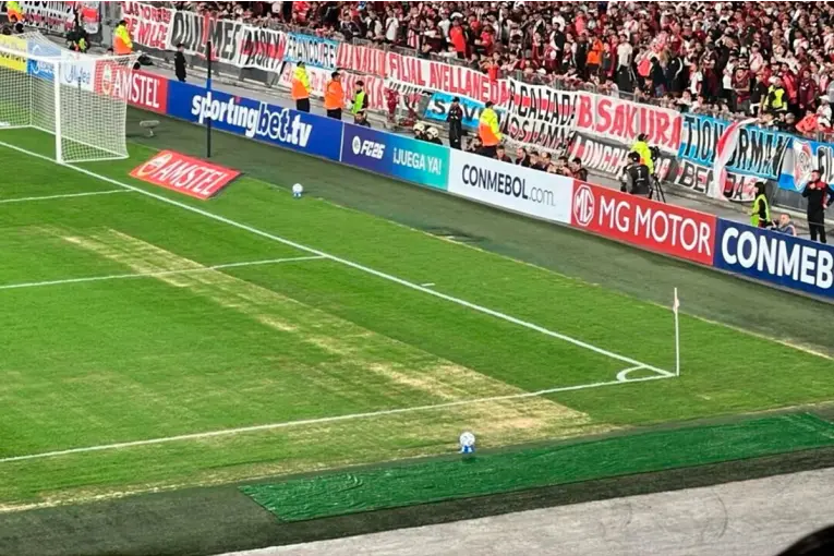 Preocupación en River por el estado del césped del Monumental