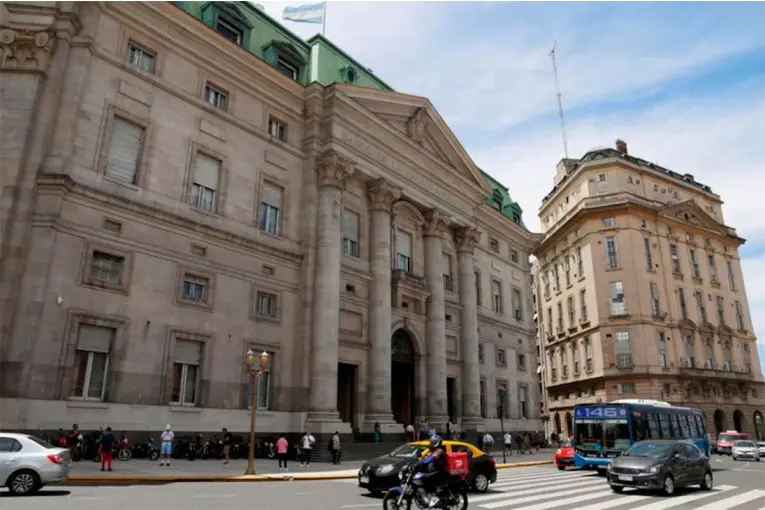 Avanzan proyectos para aliviar deudas y crece la preocupación en los bancos