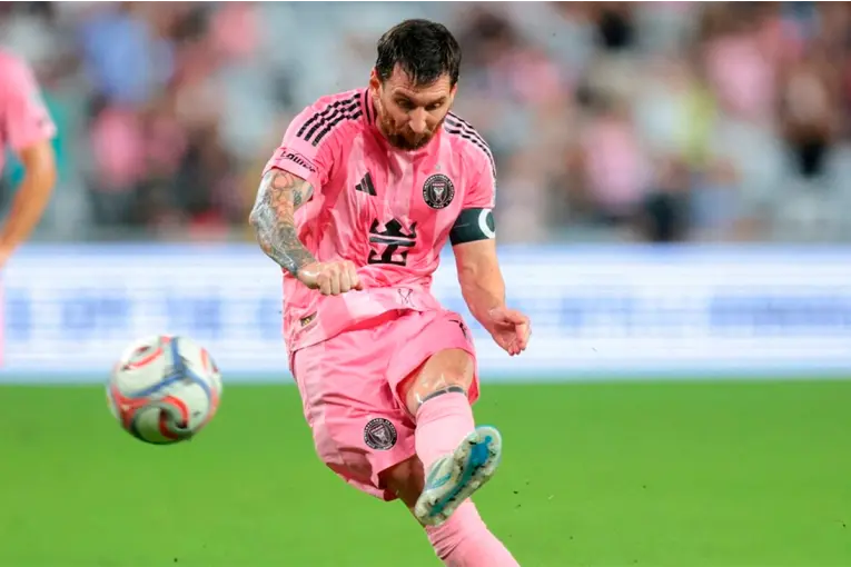Messi hizo historia con cuatro goles ante Montreal y quedó a un paso de otro récord
