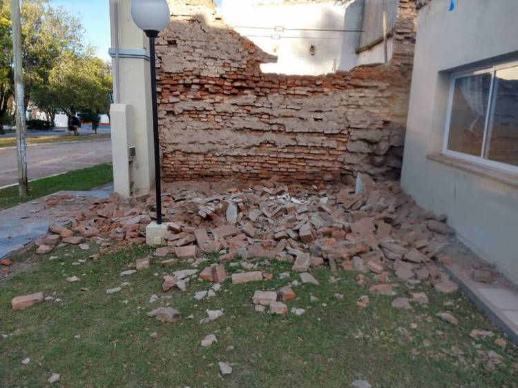 SE DERRUMBÓ PARTE DE LA HISTORIA EN EL MORRO