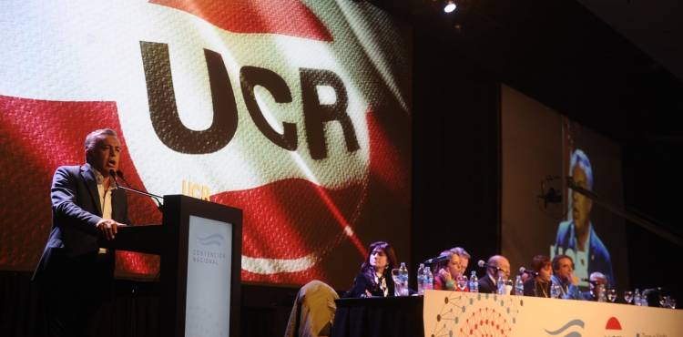 EL RADICALISMO APROBÓ SEGUIR EN CAMBIEMOS PERO PIDE AMPLIAR LA COALICIÓN INCLUSO A PERONISTAS
