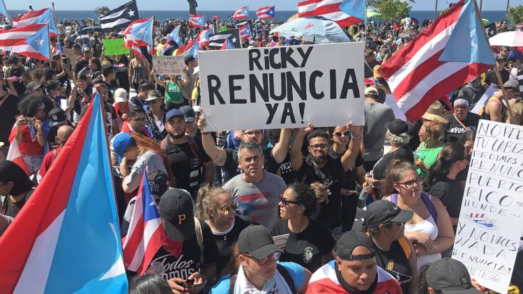 PUERTO RICO: CUARTO DÍA DE PROTESTAS EXIGIENDO LA RENUNCIA DEL GOBERNADOR RICARDO ROSSELLÓ