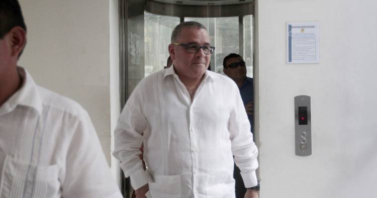 NICARAGUA: DANIEL ORTEGA LE DA LA CIUDADANÍA AL EX PRESIDENTE DE EL SALVADOR, PRÓFUGO DE LA JUSTICIA