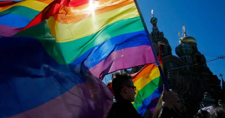 LA "CAZA A LOS HOMOSEXUALES" ATEMORIZA A LA COMUNIDAD GAY DE RUSIA