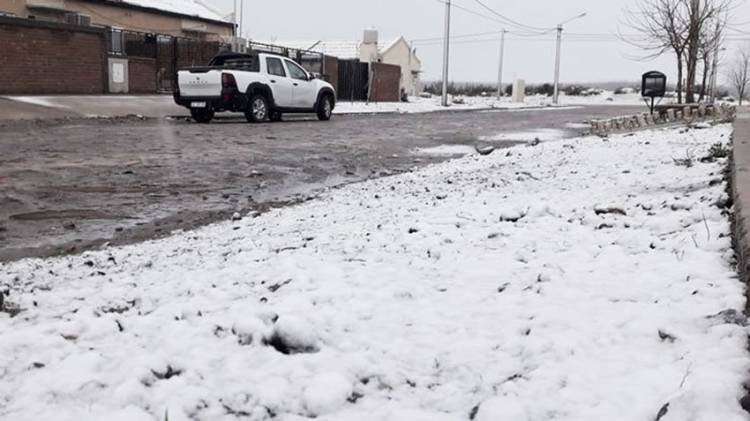 FRÍO POLAR EN TODO EL PAÍS: NEVÓ EN LA PAMPA DESPUÉS DE 42 AÑOS Y CONTINUARÁ EL FRÍO