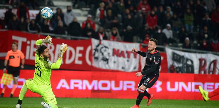 EL PINCHA VAPULEÓ AL ROJO, CON UN GOLAZO DE KALINSKI PARA EL RECUERDO